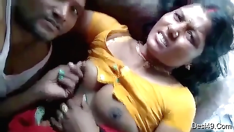 Today Exclusive- Desi Cpl Romance And Hubby Sucking Wife Boobs