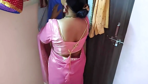 Indian Wife Cuckold Hubby Ke Samne Boyfriend Se Chuda Kitchen