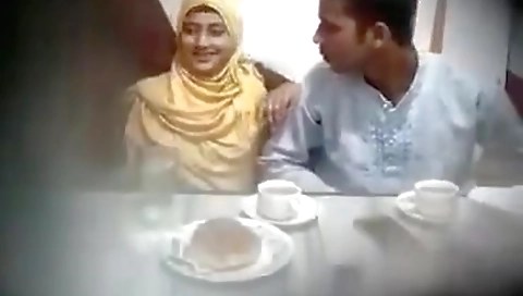 Young Desi Lovers Ki Restaurant Blowjob Sex