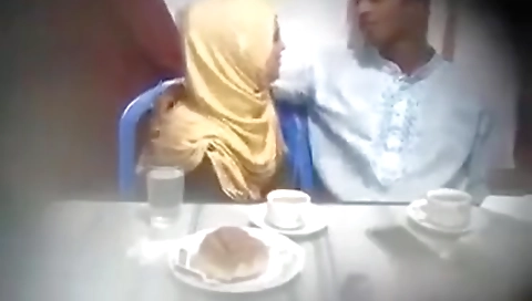 Young Desi Lovers Ki Restaurant Blowjob Sex