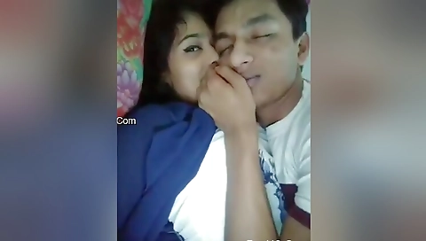 Today Exclusive- Cute Desi Girl Kissing And Fucking 2