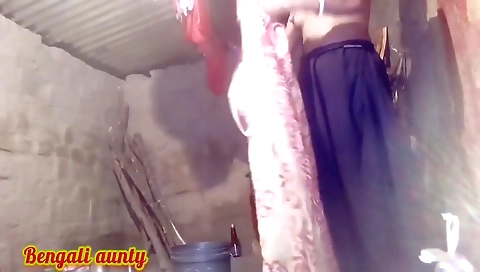 Mere Sone Ke Bad Aunty Ne Kapda Change Kiya Bahut Hi Sexy