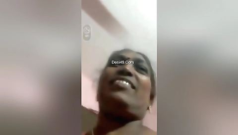 Mature Aunty Shows Her Pussy