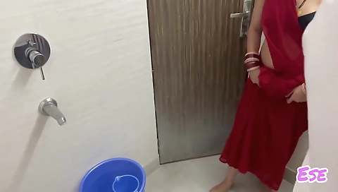 Desi Bhabhi Got Fucked With Plumber While He Is Fixing The Shower