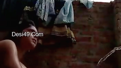 Today Exclusive- Sexy Bhabhi Record Her Bathing Clip