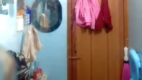 Exclusive- Big Boob Desi Bhabhi Bathing Video Record By