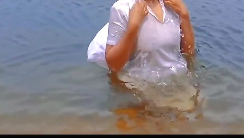Srilankan Sexy Outside Place Playing, College Girl Bathing Natural Tank, Srilankan Outside Sexhot Video