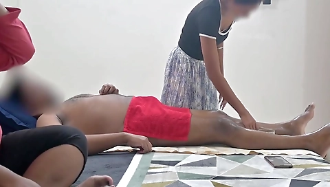 Flashing Dick To Massage Girl While Massaging Infront Of Wife 5 Min - Cutie Pie
