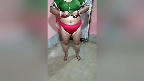 Become A Porn Star, Stepmom Opened Her Saree Blouse And Gave An Interview - Bengali Boudi And Big Pussy