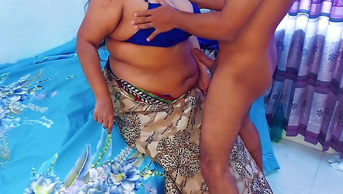 Moti Gand Vali Hot Aunty Go To Hotel For Sex - A Stranger Guy Enter Her Hotel Room And She Give Me Condom & Start Rough Fuck