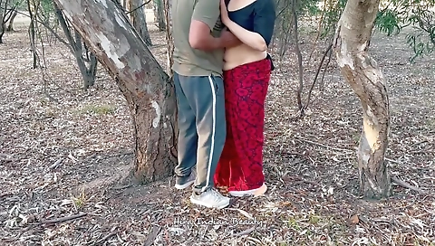 Horny Indian Housewife Cheating With Friend - Giving Deep Throat In Outdoor - Saree