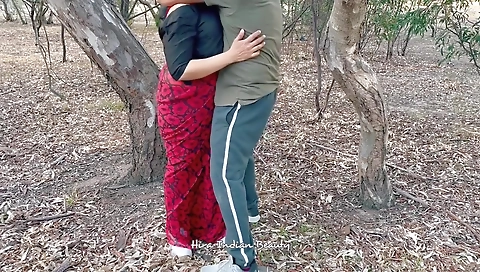 Horny Indian Housewife Cheating With Friend - Giving Deep Throat In Outdoor - Saree