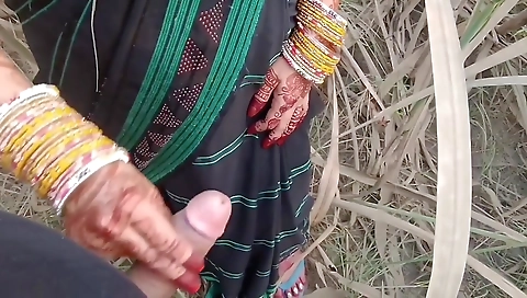 Village Outdoor - Indian Desi New Public Porn With Pissing