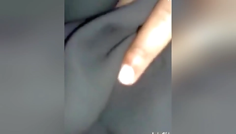 Hijabi Girl Pussy Fingering By Lover In Park