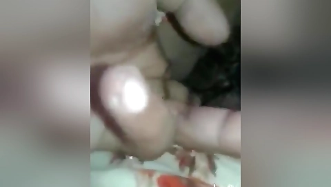 Hijabi Girl Pussy Fingering By Lover In Park