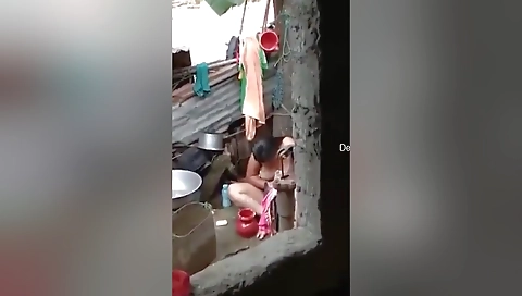 Desi Bhabhi Outdoor Bathing Record In