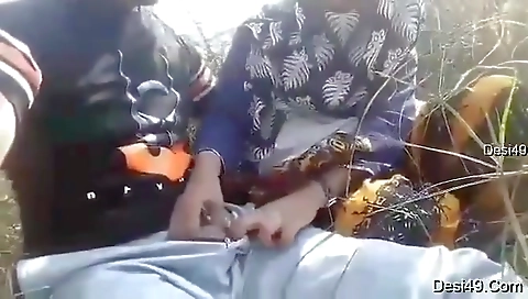 Desi Gf Give Outdoor Blowjob