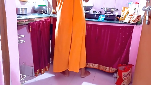 Hot Milf In During Cooking Hot Step mom Feeling Big Pissing Prature