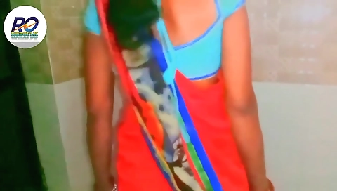 Li Ya - Desi Bhabhi Bathrum Me Finger Kar Rahi The To Devar Dekh Baki Raha Nahi Gaya Hindi Audio