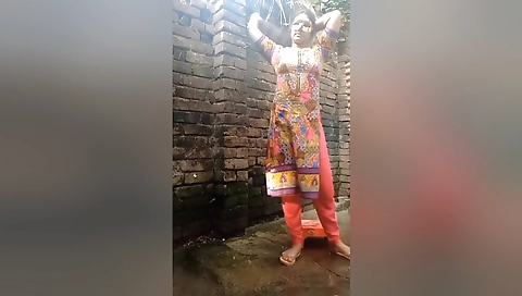 Village Teen 18+ Girl Bathing Time Pissing & Pussy Fingering