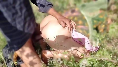 Devar Bhabhi In Bhabhi Dever Ka Mota Lund Chudai, Bhabhi Ne Devar Ka Lund Nikalne Me Help Ki Outdoor Jungal Chudai