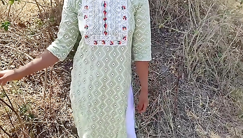 Jungle Girl - Desi Hot Village Girl Jungle Me Lakdi Lene Gai And Then Fucked Her Tight Pussy (hindi Audio) Outdoor Jungle