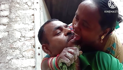 Aunty Xxx Ki Bahen Ko Patak Ke Jamin Pe Jor Jor Se Choda Aur Put Sperm In Her Big