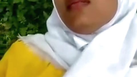 Sexy Sri Lankan Lovers Outdoor Sex