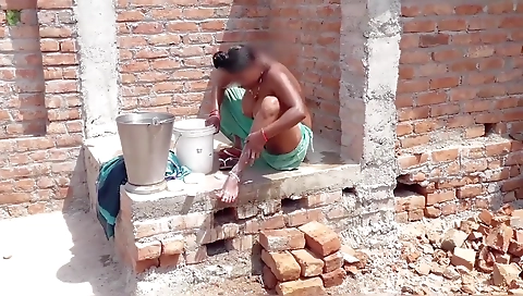 Indian Cute And Sexy Bhabhi Apni Chhat Me, Apni Chut Me Sabun Lagakar Naha Rhi H! Cute Bhabhi Bothing On Her Roof