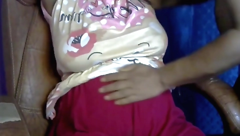 Desi Hot Lady Tied The Servants Cock And Played With It After Applying Makeup