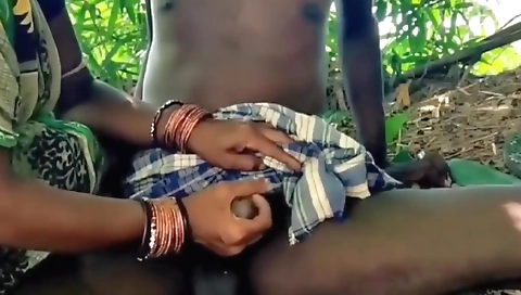 Indian Bhabhi Ko Jungle Me Chudai Kiya