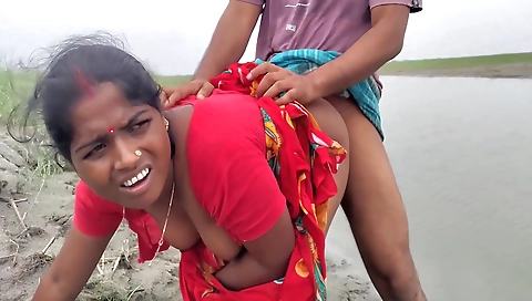 Bangladeshi Bowdi With Her Boyfriend In An Open Place 6 Min