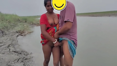 Bangladeshi Bowdi With Her Boyfriend In An Open Place 6 Min