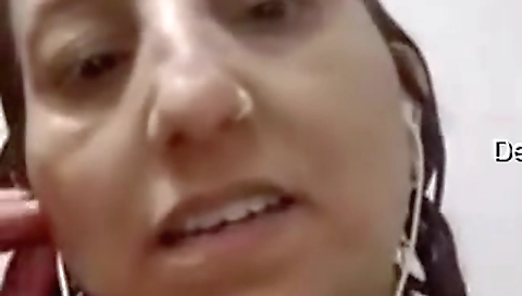 Today Exclusive- Horny Paki Bhabhi Showing Her Boobs