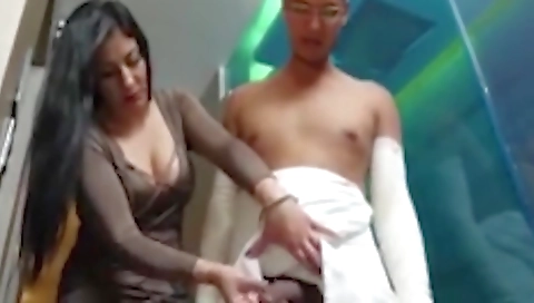 Beta Ka Haath Toota Maa Ne Lund Pakad Ke Karaya Susu