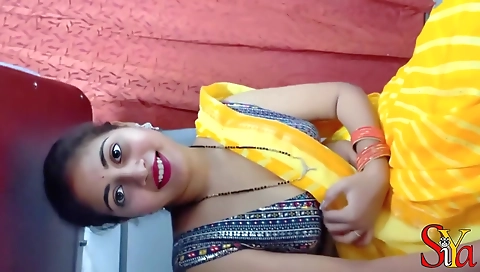 Indian Siya Bhabhi Honeymoon In Train With Strange Passenger
