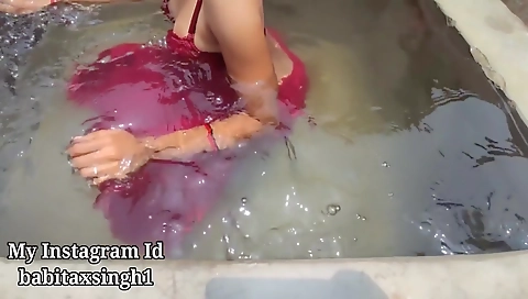 Indian Outdoor Village Opne Water Tenk Bathing Desi Girl Clear Hindi Audio