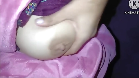 Chuchi Se Dudh Nikal Kar Husband Ko Maja Di. Chudai Ke Bad