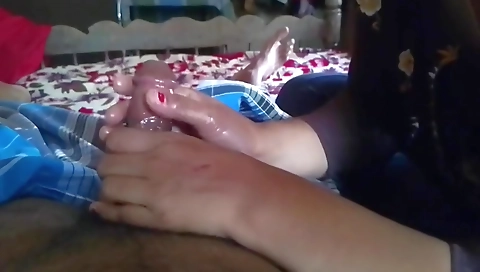 Oil Massage,kerala Girl Massages Her Husbands Penis With Her Hands, Pleasures Him And Then Extracts His Milk With Indian Mallu
