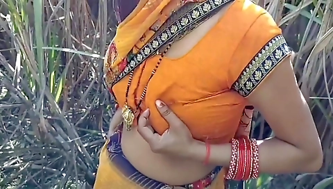Village Outdoor - New Best Indian Desi Bhabhi Dogy Style