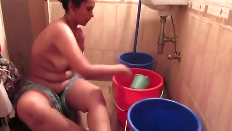 Indian Maid Filmed Naked In Bathroom Washing - Horny Lily