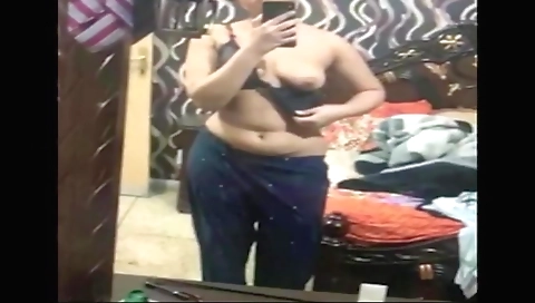 Tik Tok Celebrity Avni Sharma Showing Her Boobs Live