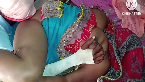 Desi Bhabhi Ne Kele Se Chudai Karvai Bahut Maja Aaega