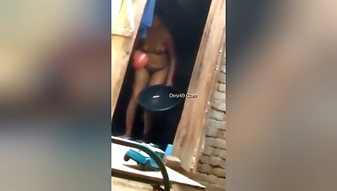 Today Exclusive- Desi Bhabhi Bathing Record By