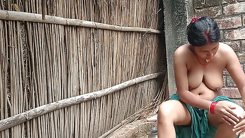 Desi Village Bhabhi Sucked Land While Bathing And Drank Land Kapai