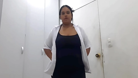 Doctor Sacrifices Herself With Her Patient And Ends Up Giving Him A Great Blowjob Until She Gets All His Milk