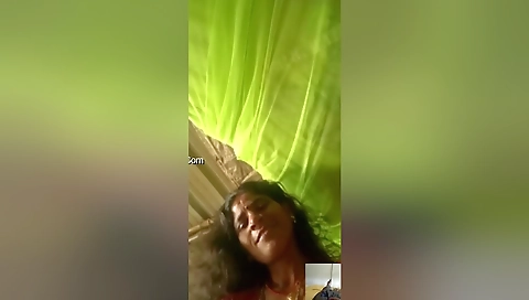 Today Exclusive- Village Bhabhi Shows Her Boobs On Vc 2