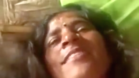 Today Exclusive- Village Bhabhi Shows Her Boobs On Vc 2