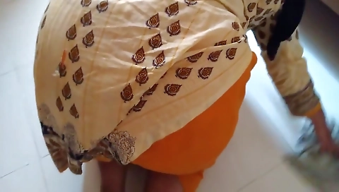 (naukrani Ko Ghar Ki Safai Karte Samay Malik Jabardasti Chudai) Indian Maid Has Hard Fuck With Boss - Clear Hindi Audio