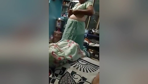 Desi Bhabhi Changing Cloths